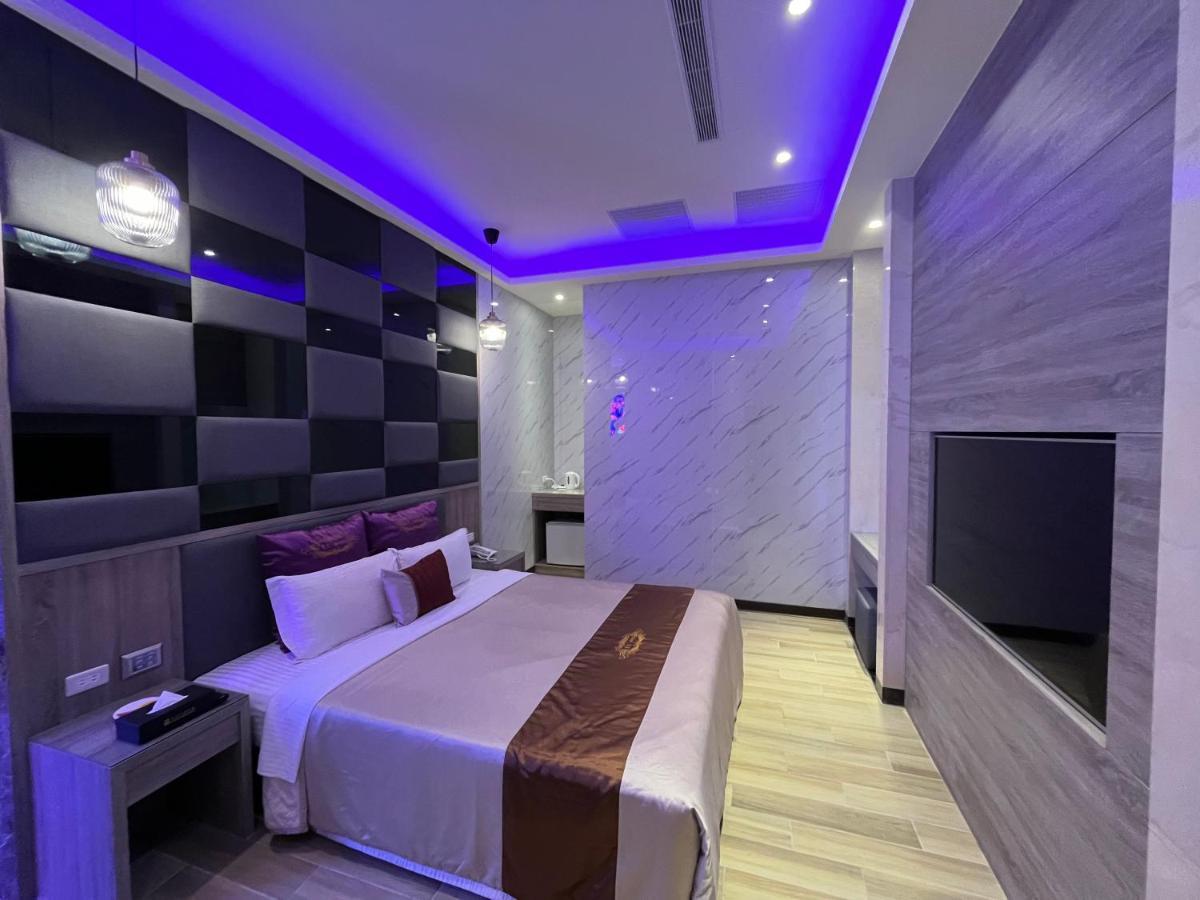 Purple Rainbow Motel Taipei Exterior photo